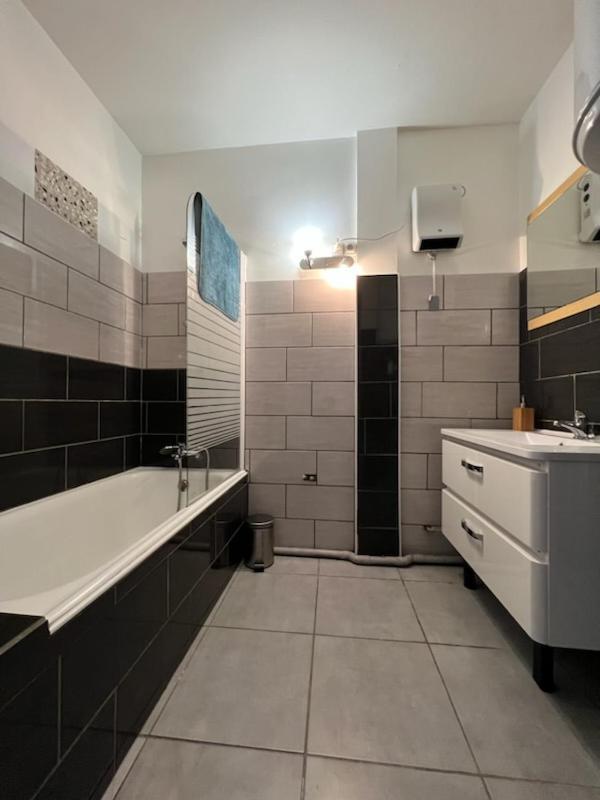 شقة La Dolce Vita -T2 52M2- Dernier Etage- Terrasse-Parking-Wifi Fibre تارْب المظهر الخارجي الصورة